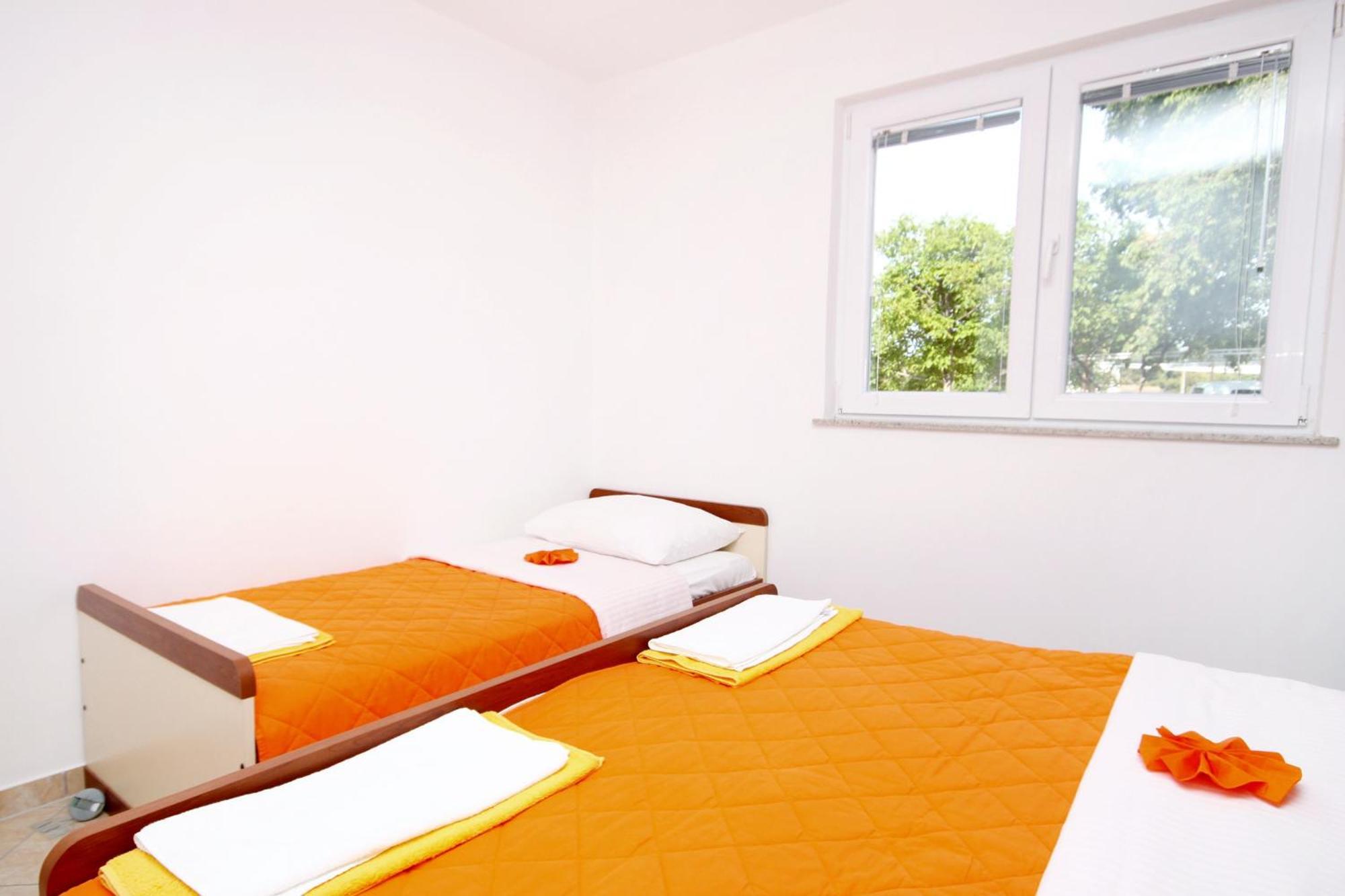 Apartments With A Parking Space Seline, Paklenica - 6603 Starigrad Paklenica Quarto foto